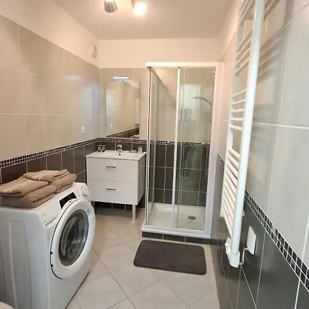 Beautiful 43m2 With Two Double Beds Everything Nearby ניס
