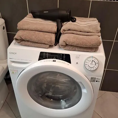 Beautiful 43m2 With Two Double Beds Everything Nearby דירה